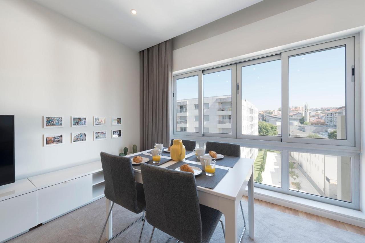 Lovelystay - Downtown Modern 2Br Flat With Free Parking Porto Exterior photo