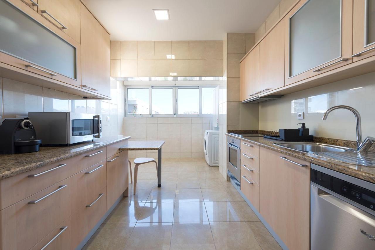 Lovelystay - Downtown Modern 2Br Flat With Free Parking Porto Exterior photo