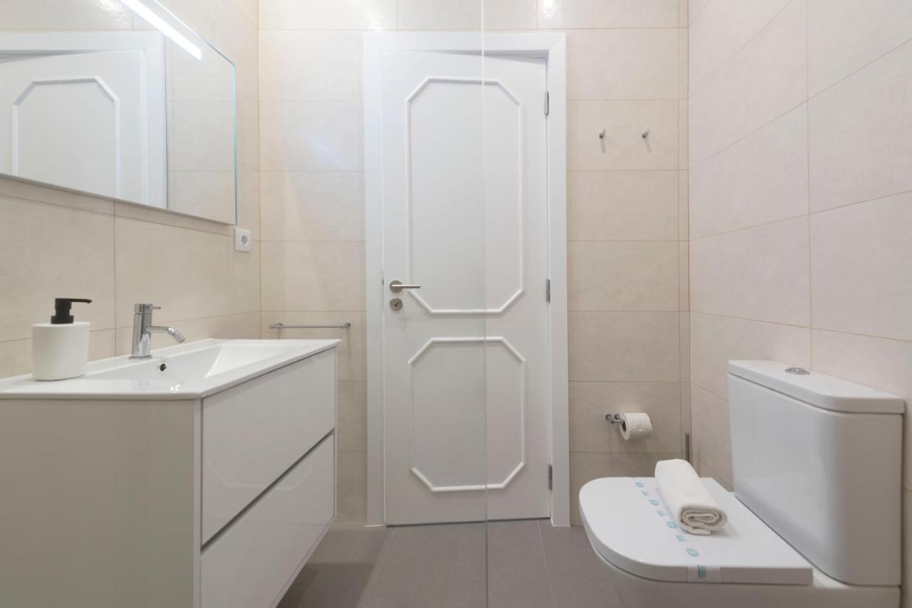 Lovelystay - Downtown Modern 2Br Flat With Free Parking Porto Exterior photo
