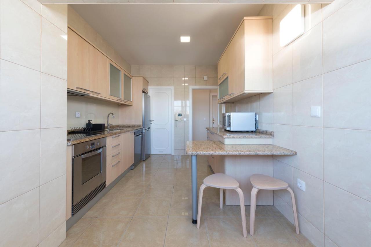 Lovelystay - Downtown Modern 2Br Flat With Free Parking Porto Exterior photo