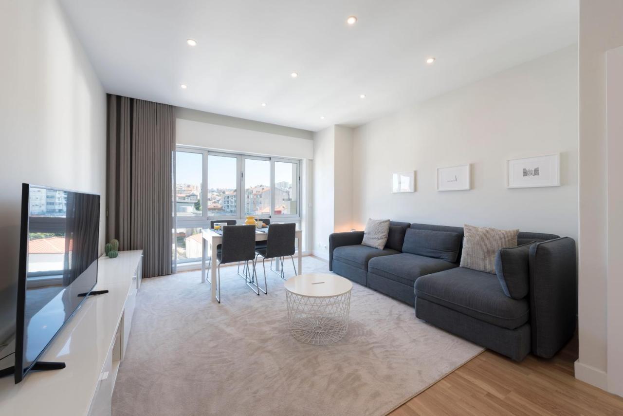 Lovelystay - Downtown Modern 2Br Flat With Free Parking Porto Exterior photo