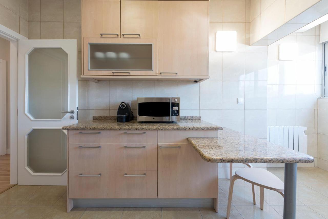 Lovelystay - Downtown Modern 2Br Flat With Free Parking Porto Exterior photo