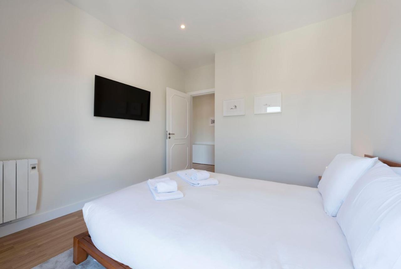 Lovelystay - Downtown Modern 2Br Flat With Free Parking Porto Exterior photo