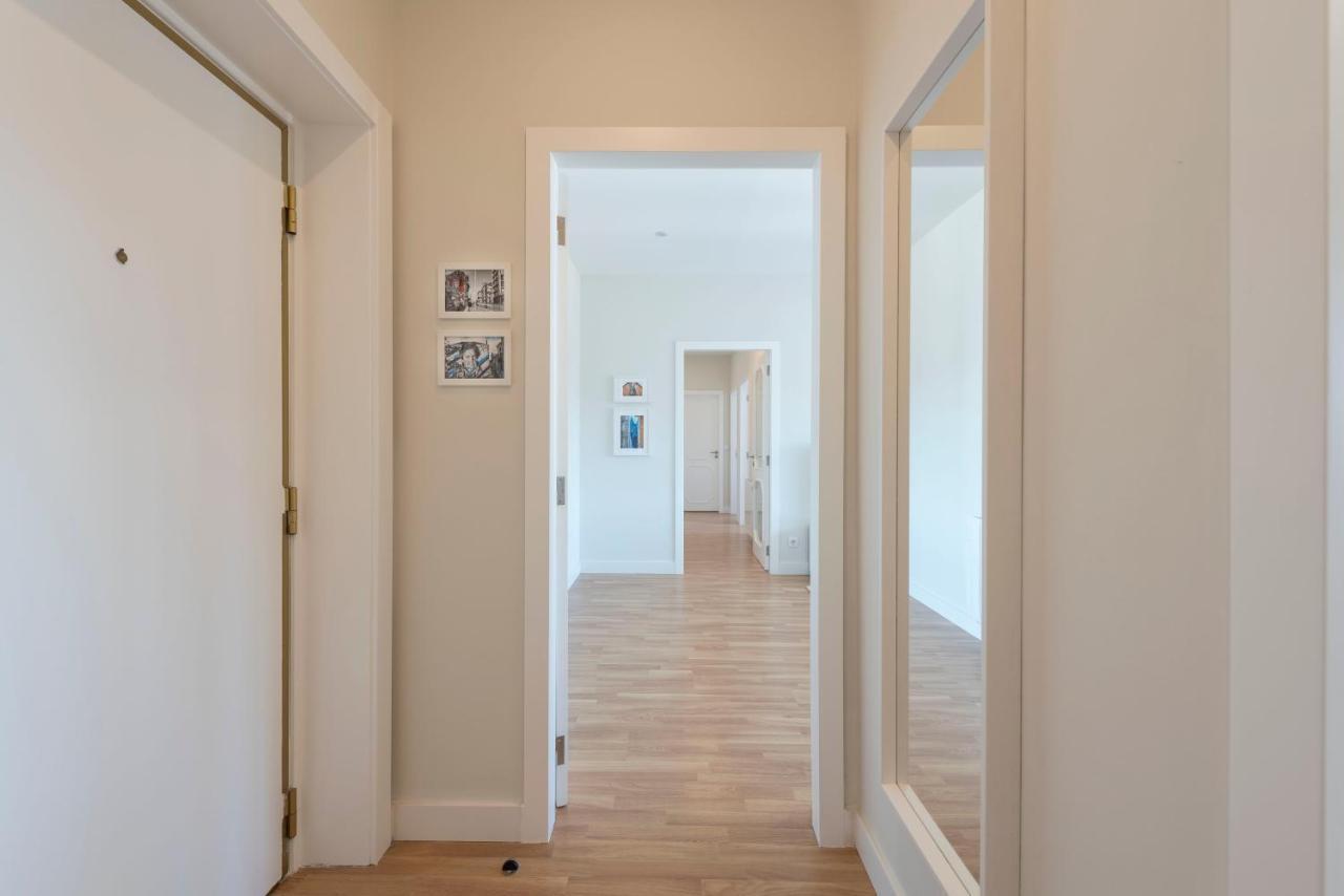 Lovelystay - Downtown Modern 2Br Flat With Free Parking Porto Exterior photo