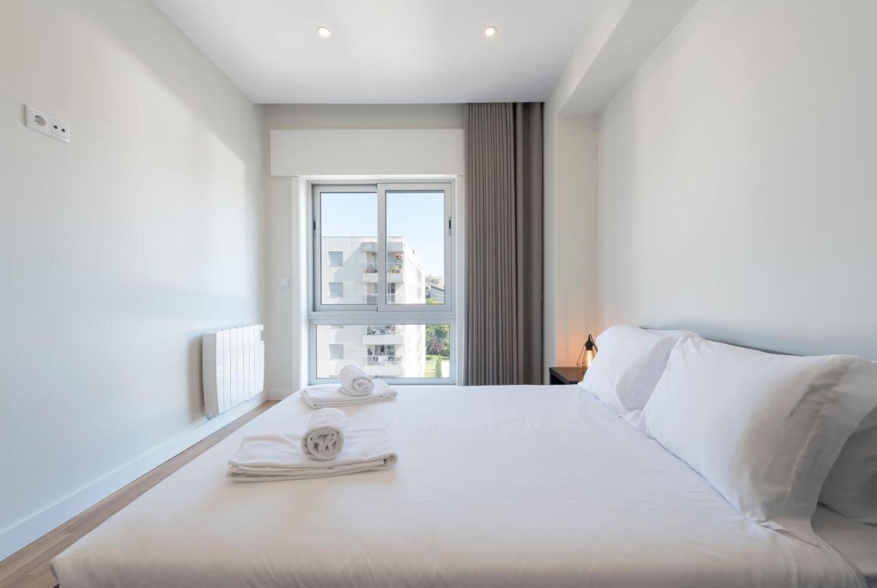 Lovelystay - Downtown Modern 2Br Flat With Free Parking Porto Exterior photo