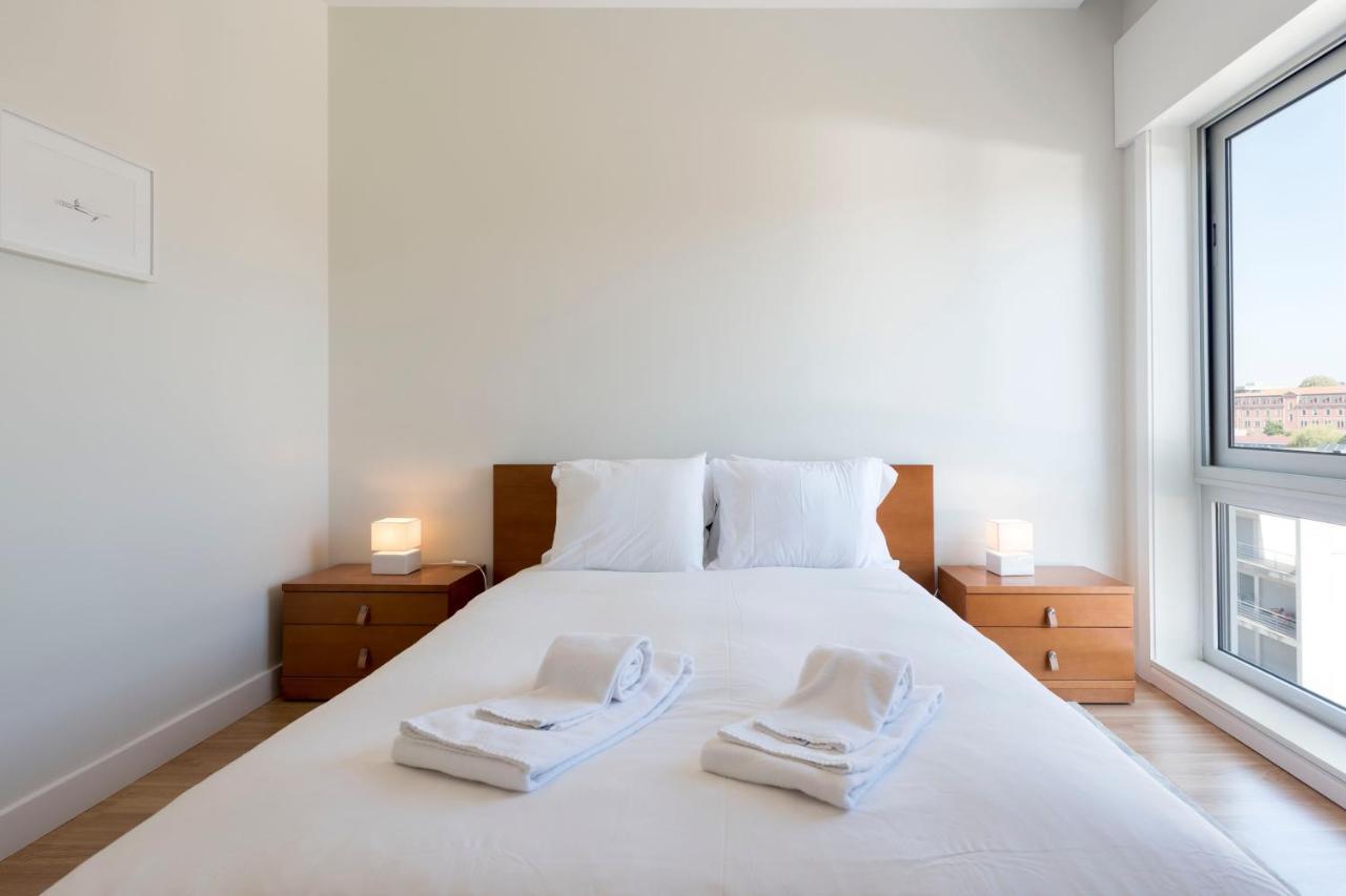 Lovelystay - Downtown Modern 2Br Flat With Free Parking Porto Exterior photo